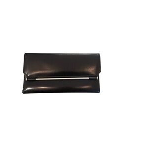 Willie wear Black Leather wallet with Silver Bar Detail like new